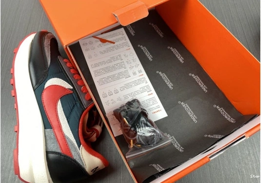 University Undercover LD sacai Red Nike DJ4877-300 Waffle 0319